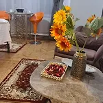 Cozy Studio In Noble House Main Square